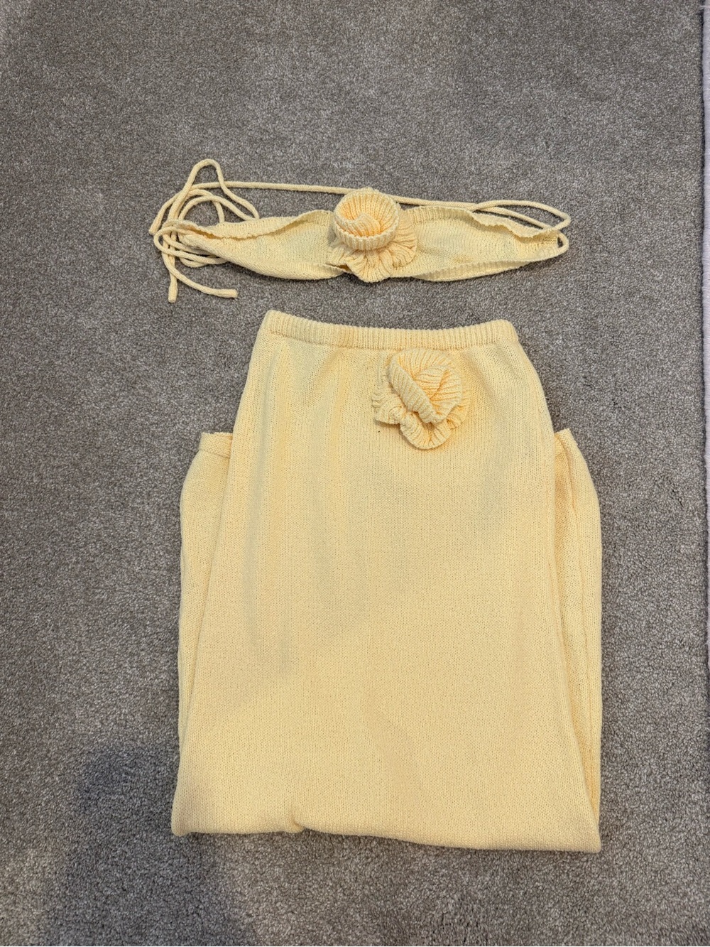 SHEIN Yellow Two-Piece Knit Set with Flower Detail
